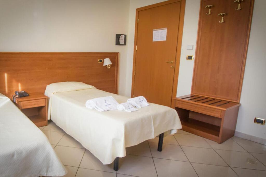 Hotel Jolly Modugno Eksteriør bilde